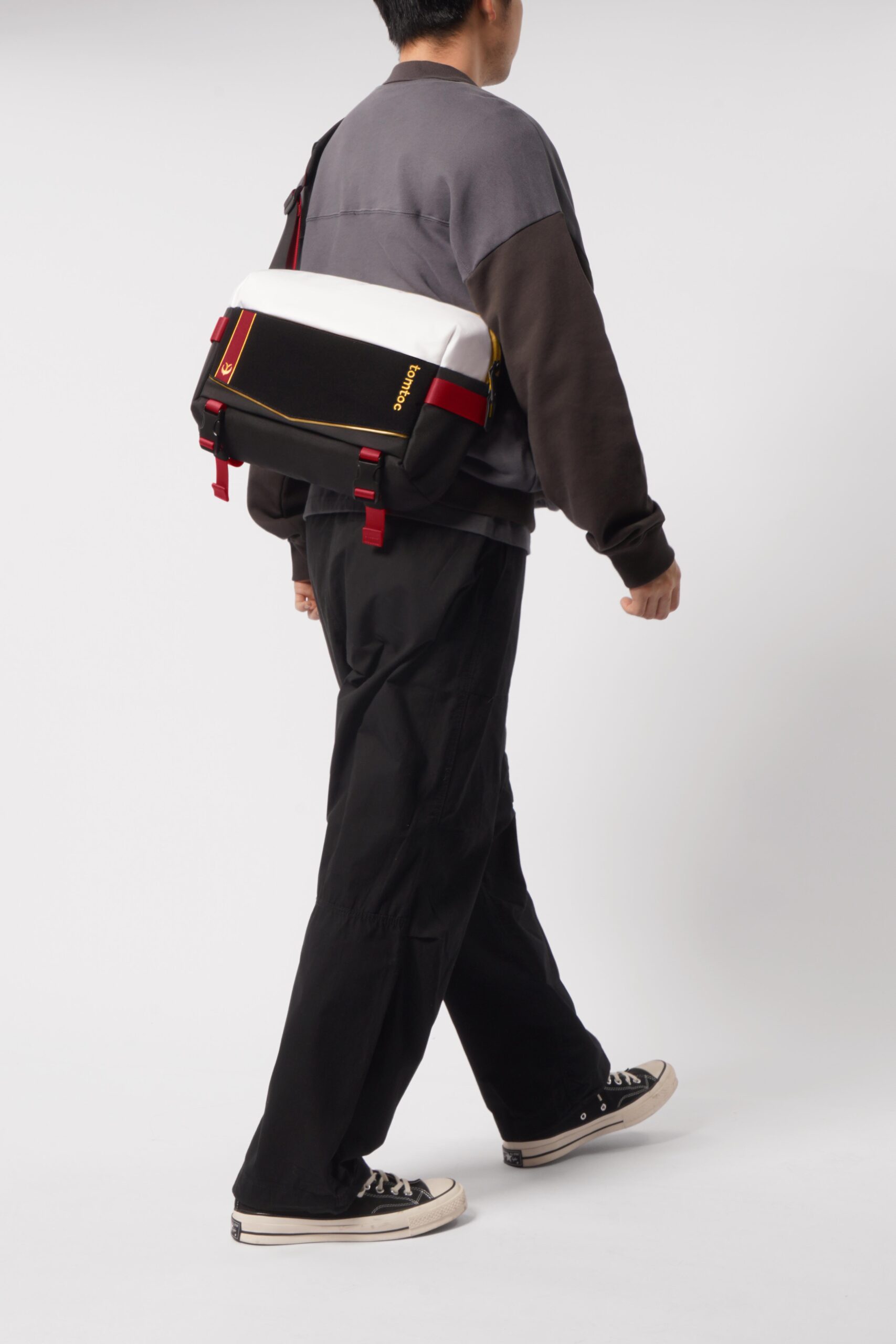 MHRS-H02 Royal Order Sling Bag L 7